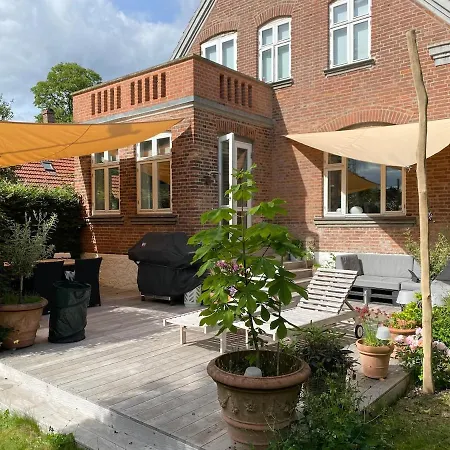 Din Egen Villa, Spa, Ude Bruser, Have & Elbil-lader Villa